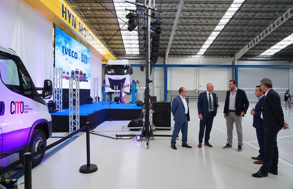 Iveco inaugura las nuevas instalaciones de Hyn Motor en Valladolid.  / MIRIAM CHACN ICAL