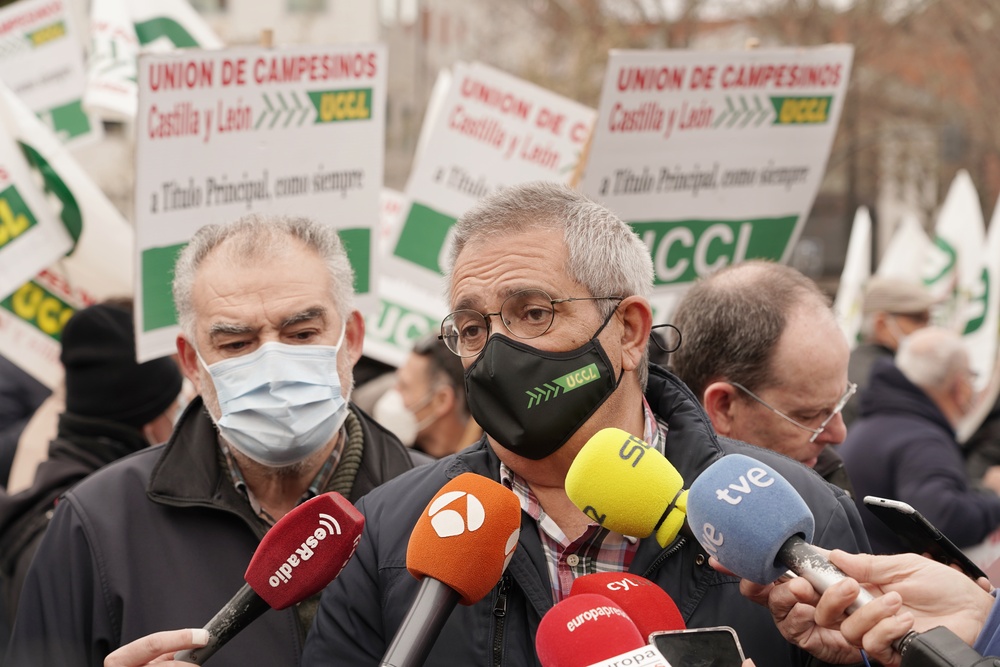 UCCL se moviliza en Valladolid para exigir medidas de apoyo al campo  / RUBÉN CACHO / ICAL