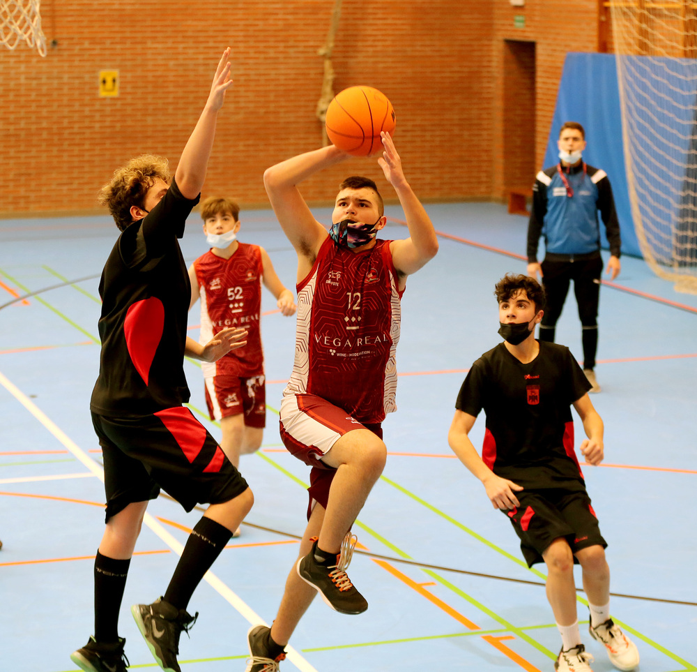 Campeonato Escolar de Deportes Colectivos (Fútbol-Sala y Baloncesto).