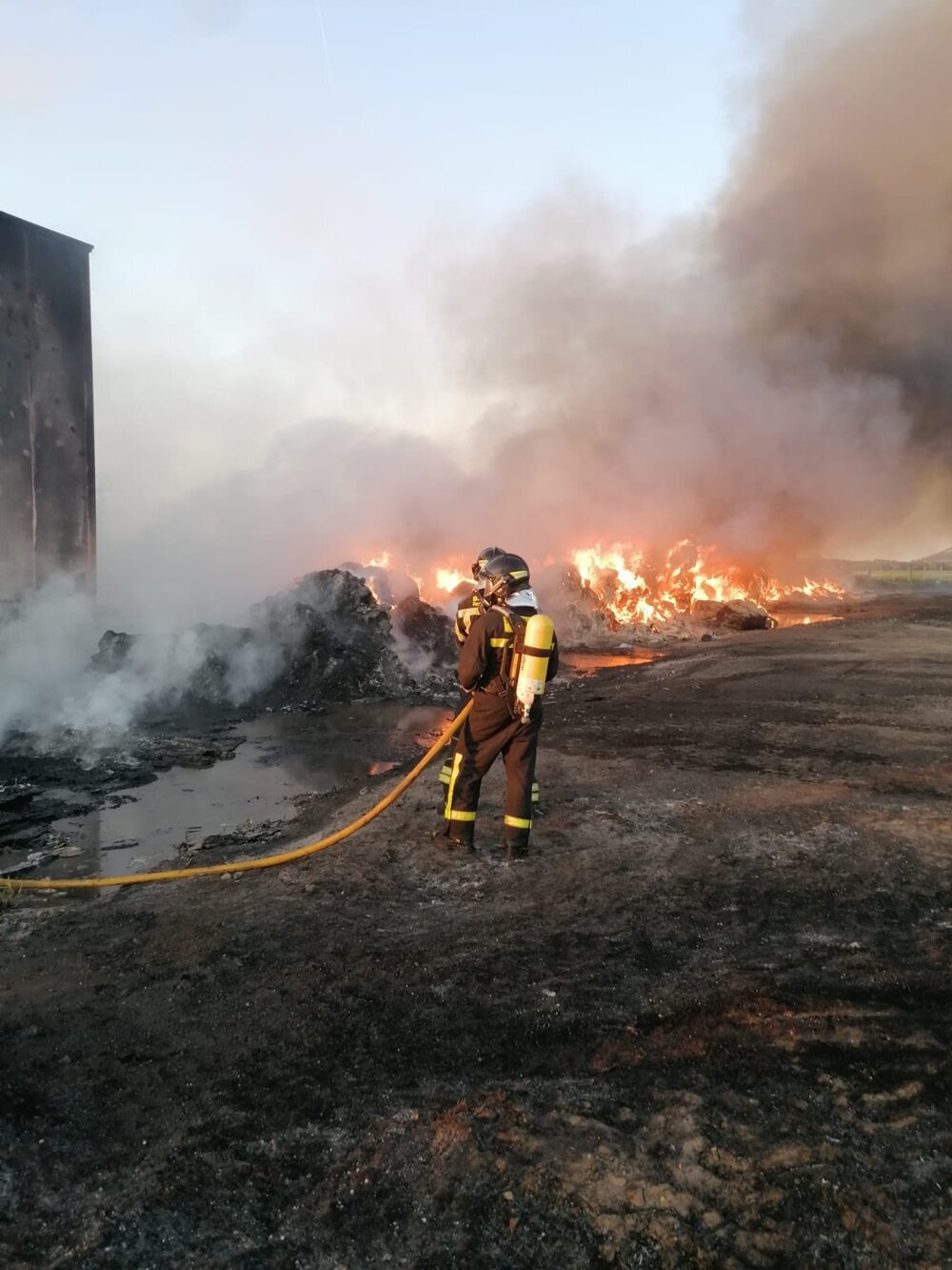 Incendio de una empresa de Aldeamayor.