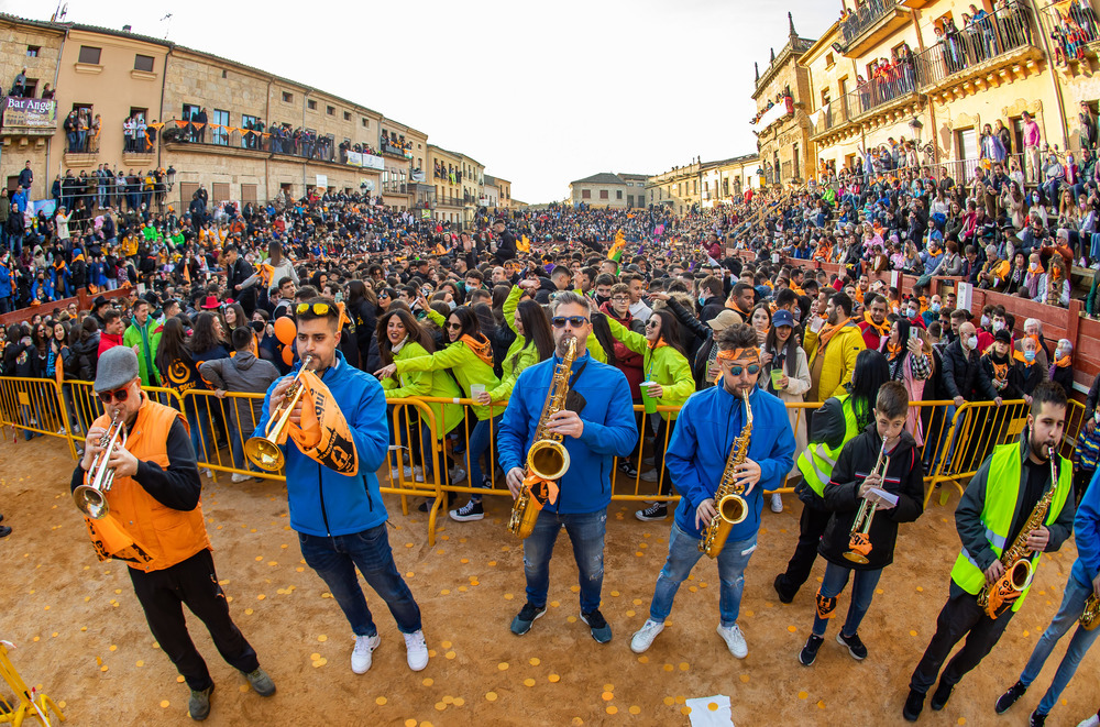Ciudad Rodrigo estalla en fiestas con el ‘Campanazo'