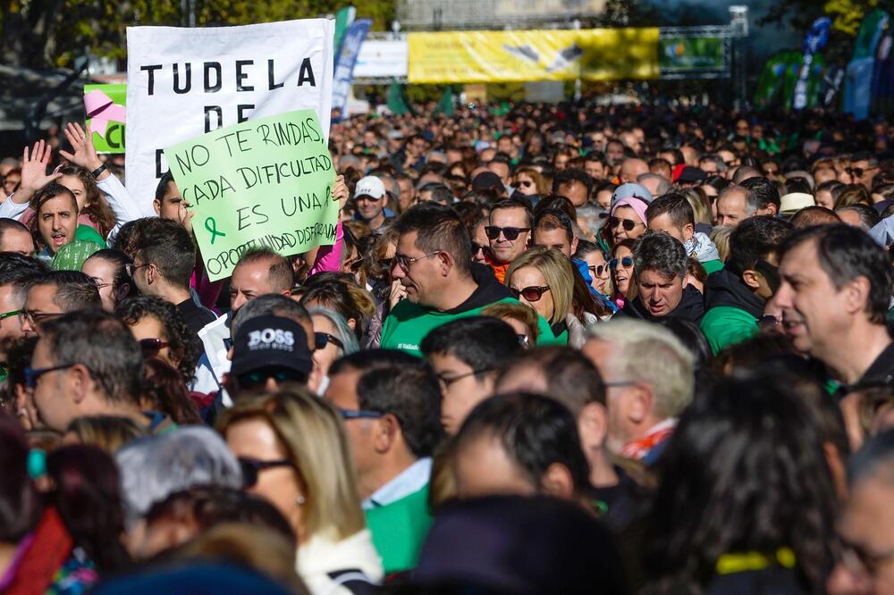 Imágenes de la XI Marcha 'Valladolid contra el cáncer'.  / EFE