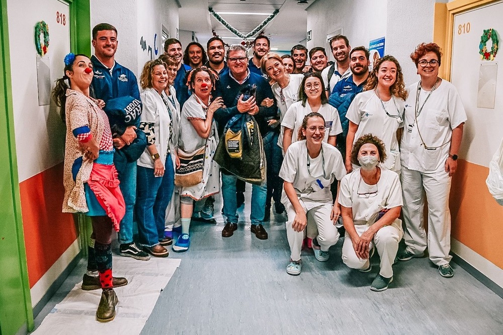 La visita también sirvió para que el VRAC agradeciera a todos los profesionales del Clínico, especialmente a los que trabajan en Pediatría, el inconmensurable trabajo que realizan día a día.