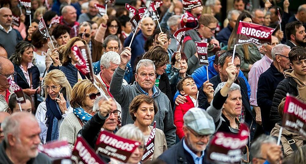 Burgaleses de todas las edades se dieron cita en la multitudinaria marcha. 