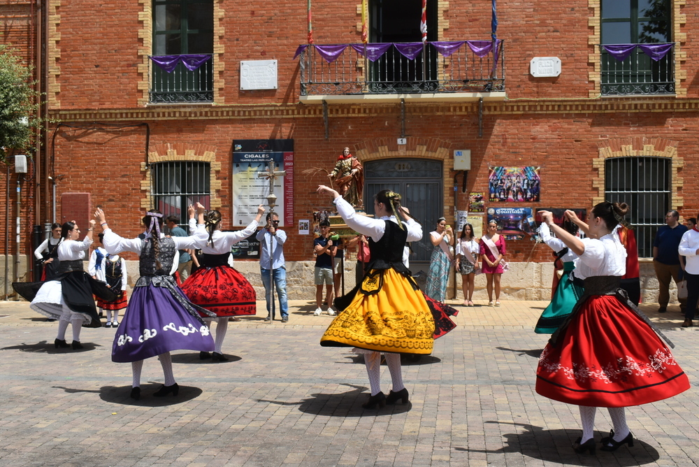 Bailes en honor de Santa Marina, patrona de Cigales.