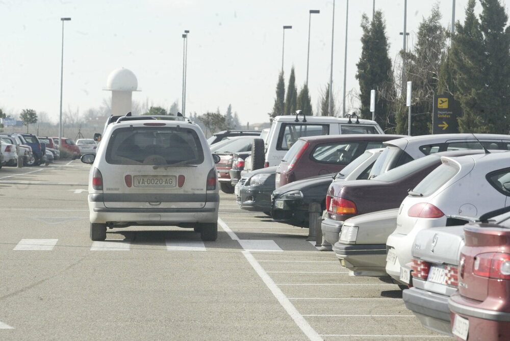 Aena quiere techar el aparcamiento del Aeropuerto Valladolid, pero su concurso ya se ha quedado desierto dos veces.