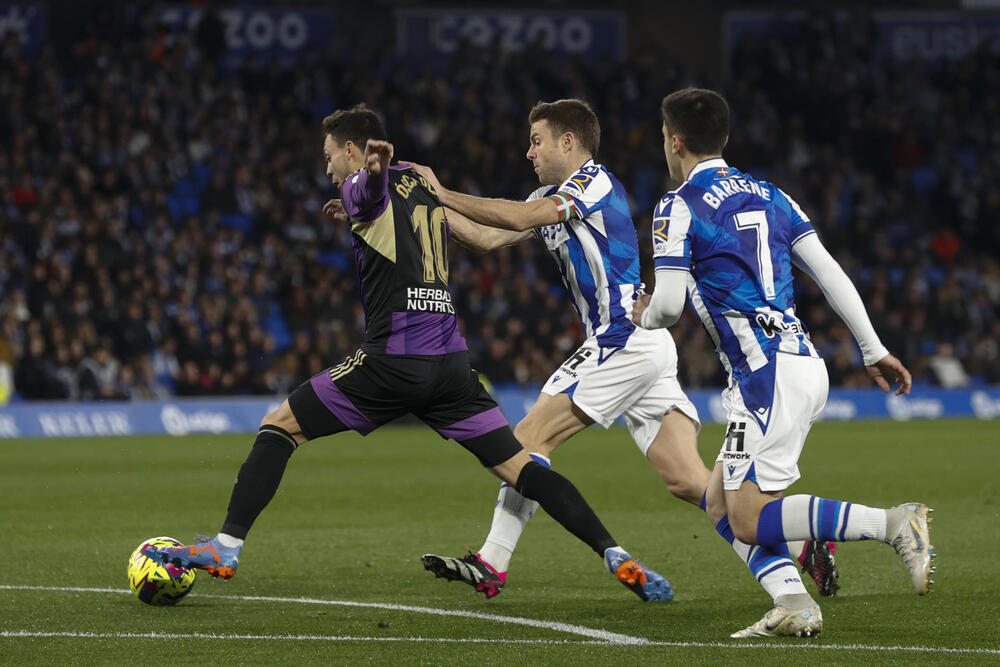 Imágenes del encuentro entre la Real Sociedad y el Real Valladolid en Anoeta.  / EFE