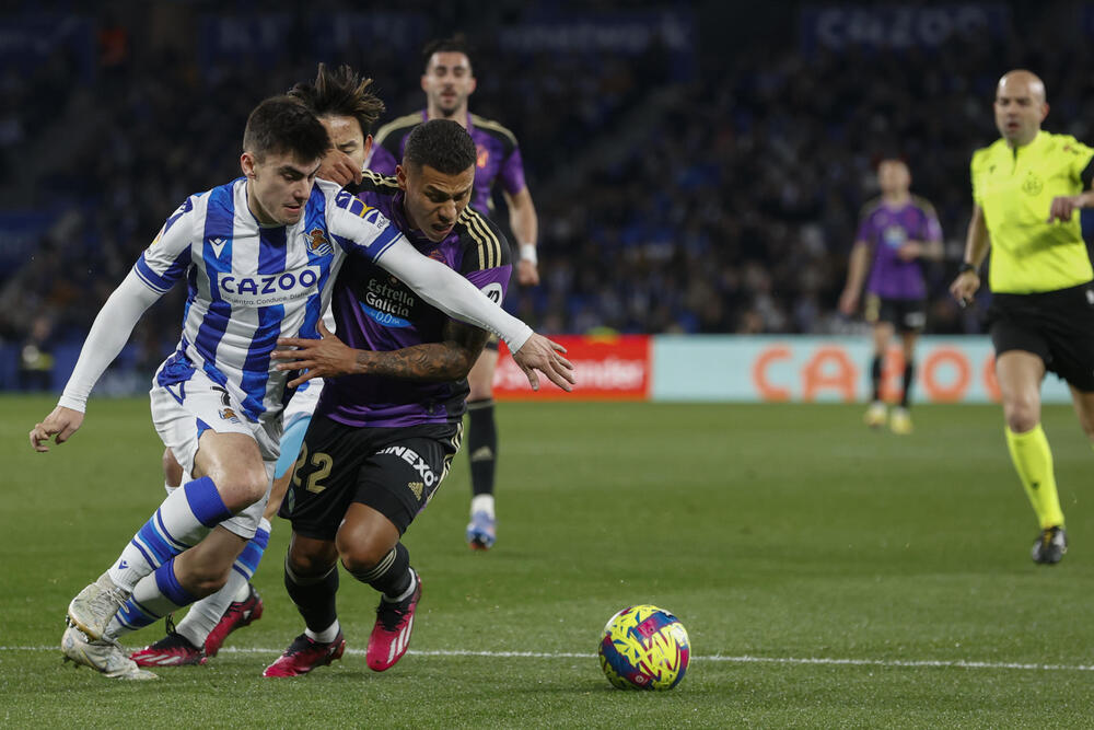 Imágenes del encuentro entre la Real Sociedad y el Real Valladolid en Anoeta.  / EFE