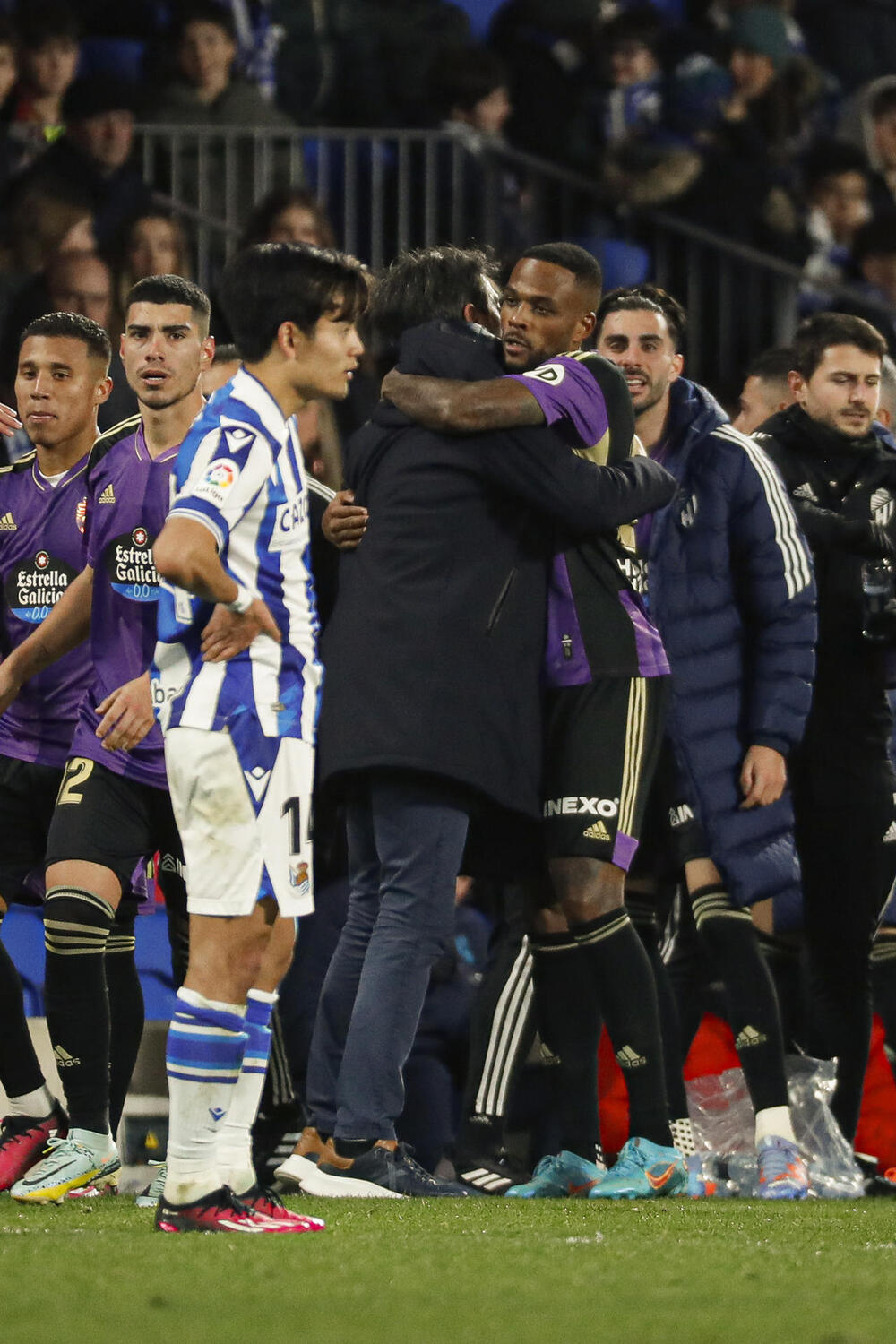 Imágenes del encuentro entre la Real Sociedad y el Real Valladolid en el Reale Arena.  / EFE