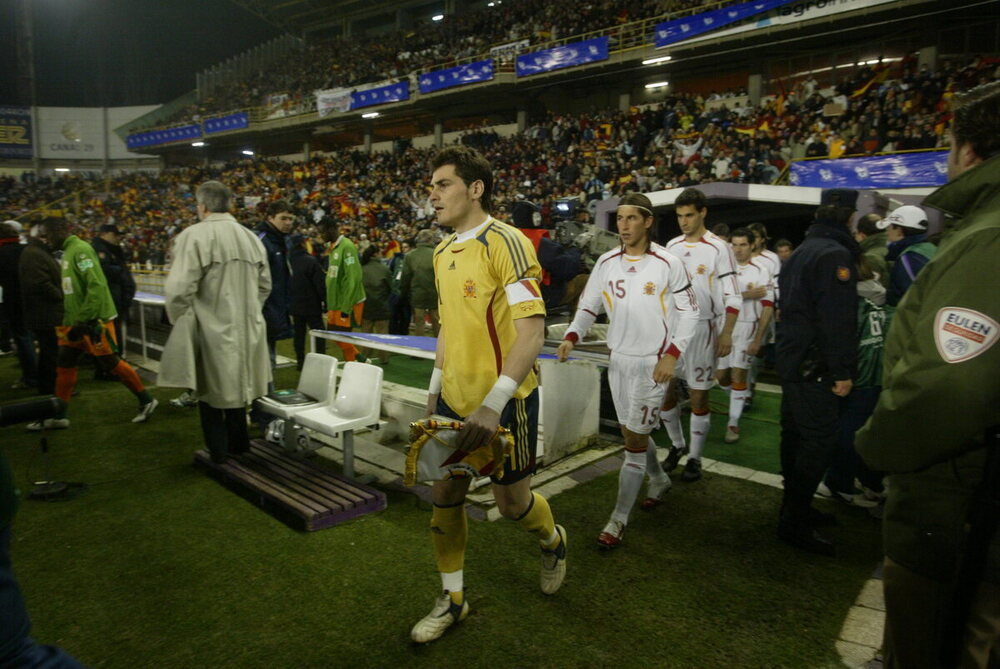 Casillas y Sergio Ramos, en cabeza de la selección española en el amistoso ante Costa de Marfil en el José Zorrilla en 2006.