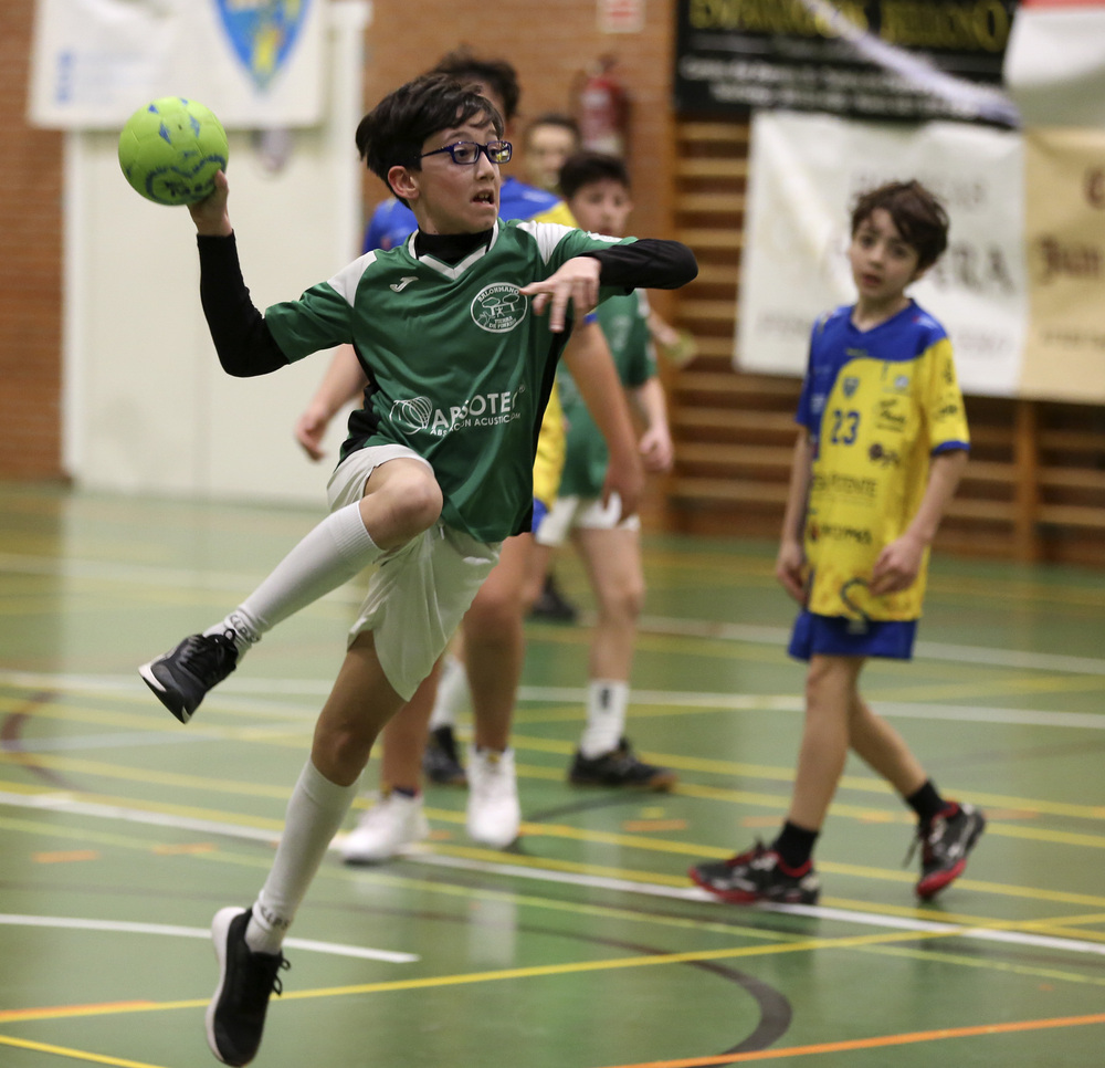 Imagen de la octava jornada del Campeonato Escolar de Balonmano.  / MONTSE.ALVAREZ