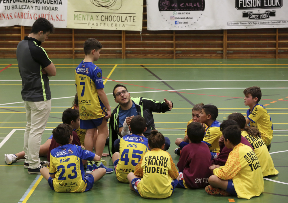 Imagen de la octava jornada del Campeonato Escolar de Balonmano.  / MONTSE.ALVAREZ