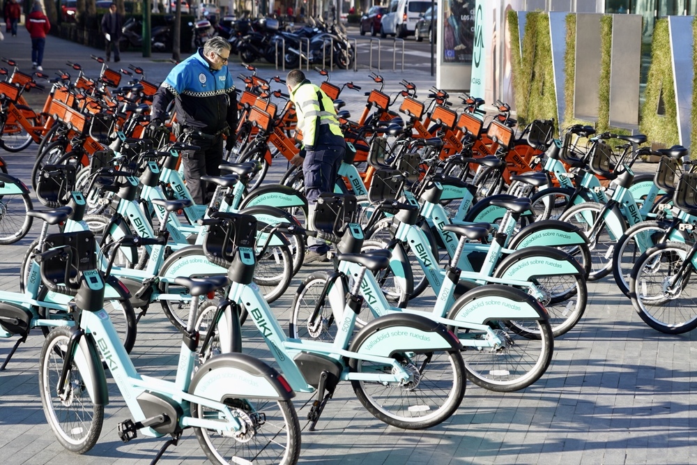 Presentación del nuevo servicio de alquiler público de bicicletas BIKI.  / LETICIA PREZ ICAL