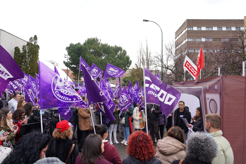 UGT y CCOO Castilla y León convocan una concentración con motivo del Día Internacional de la Mujer  / MIRIAM CHACÓN / ICAL