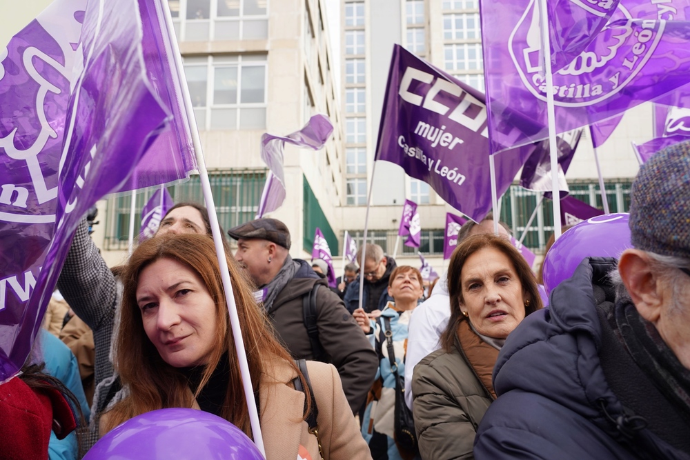 UGT y CCOO Castilla y León convocan una concentración con motivo del Día Internacional de la Mujer  / MIRIAM CHACÓN / ICAL