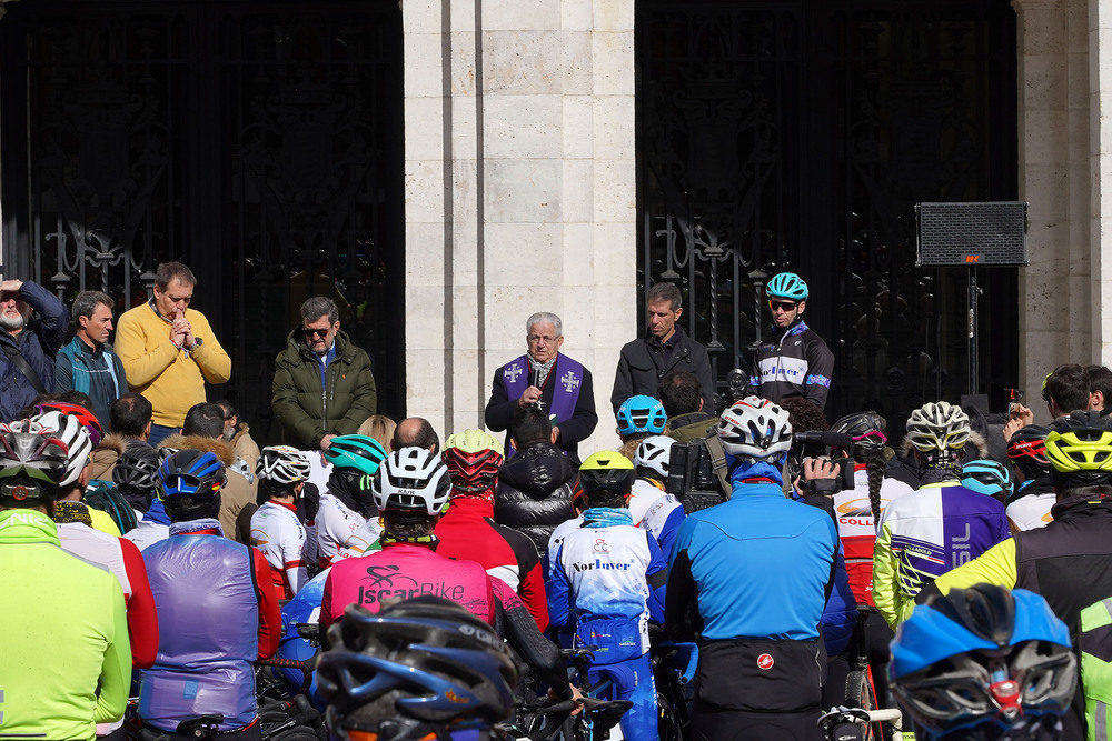 Manifestación ciclista en recuerdo de Estela Domínguez en Valladolid.  / RUBN CACHO ICAL