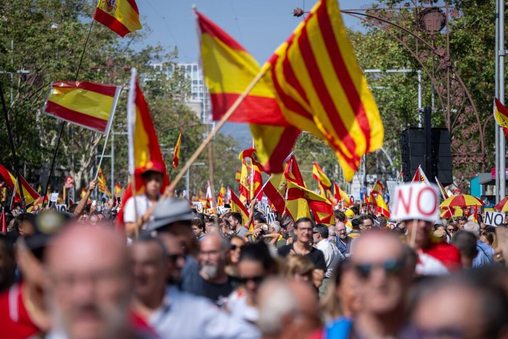 Imagen de la manifestación por el paseo de Gràcia  / LORENA SOPÊNA   EUROPA PRESS
