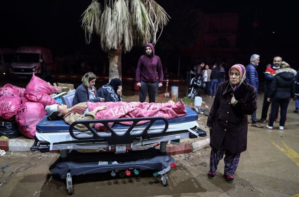 Injured people arrive at a hospital in Hatay following twin earthquakes  / ERDEM SAHIN
