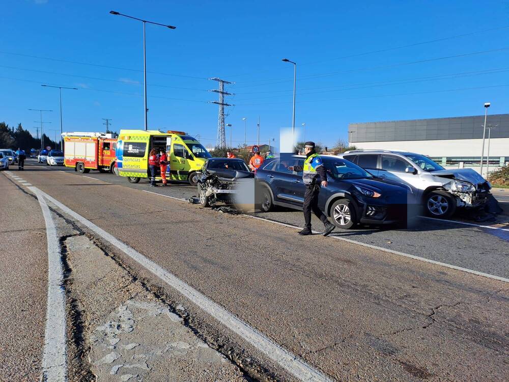 Cuatro heridos tras una colisión de cinco coches en la VA-20.