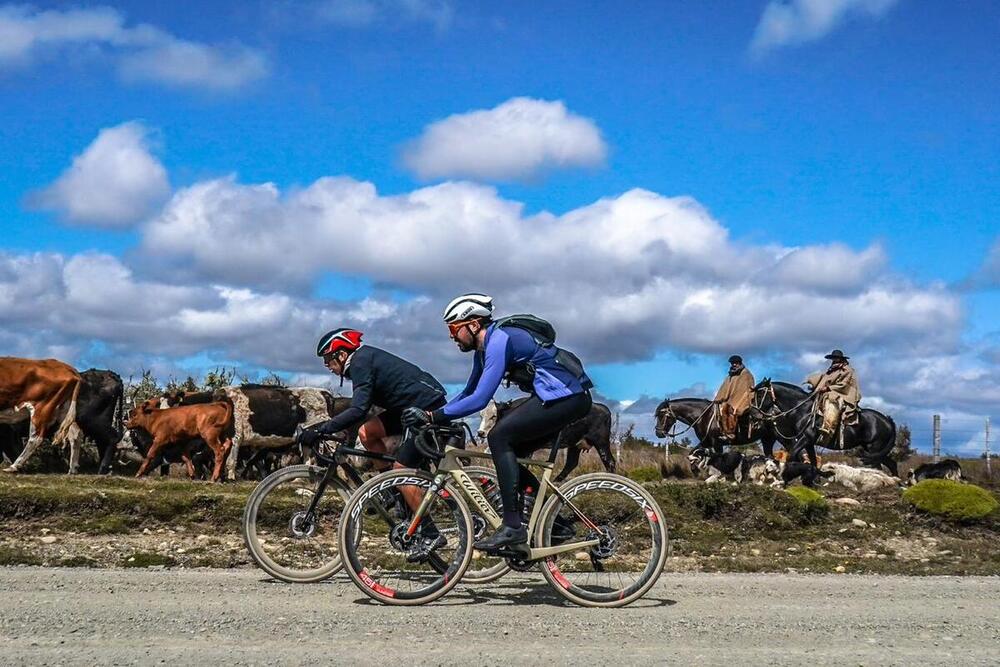 César Mato, durante la Karukinka Gravel Race en Chile.