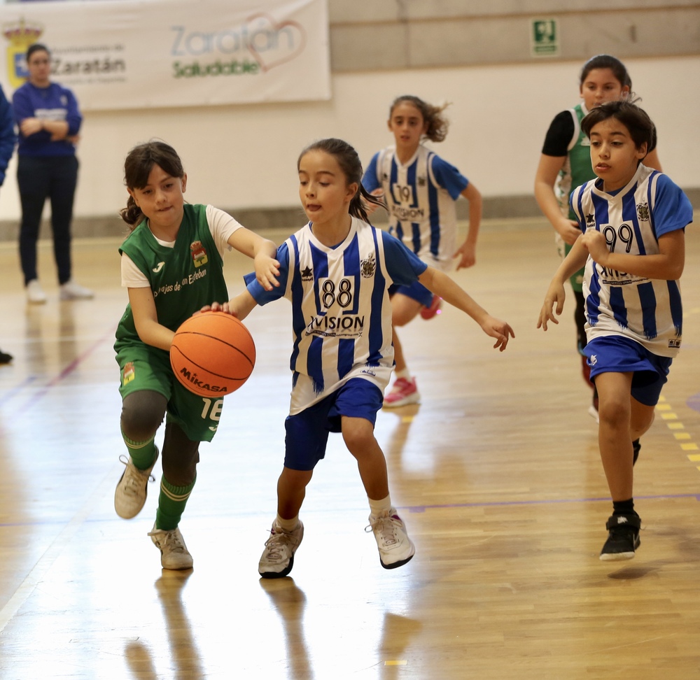 Imagen de la séptima jornada del Campeonato Escolar de fútbol sala y baloncesto.  / MONTSE.ALVAREZ