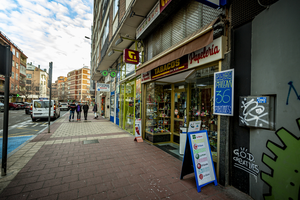 Estanco de la calle Alamillos 11.