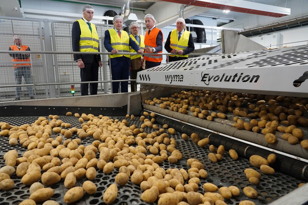 Inauguración de la nueva fábrica de Patatas Meléndez en Medina del Campo.  / ICAL