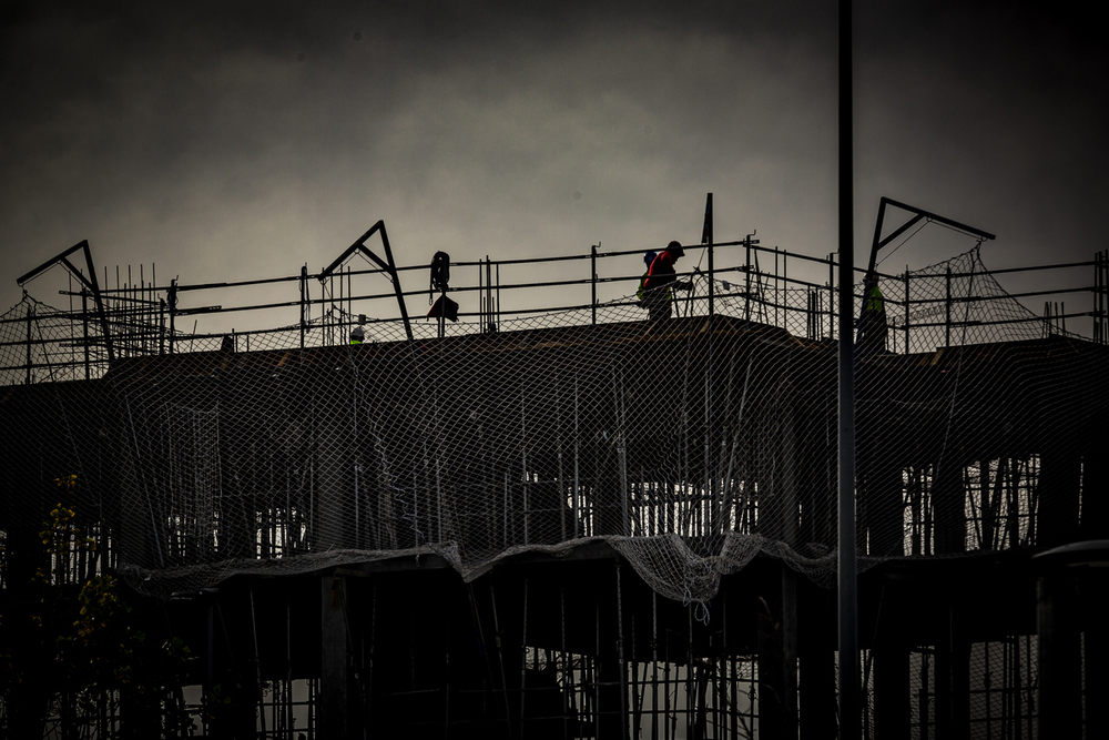 Imagen de unos obreros en una construcción de un bloque de viviendas. 
