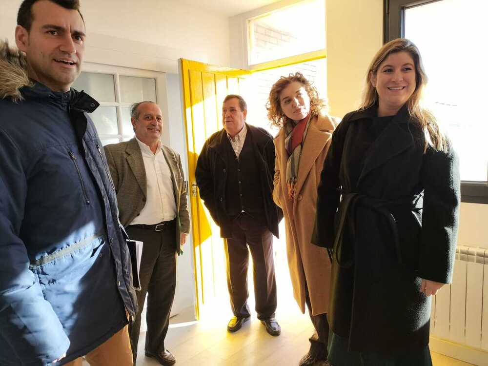 Visita a la vivienda municipal de Medina de Rioseco reformada con fondos del programa Rehabitare.