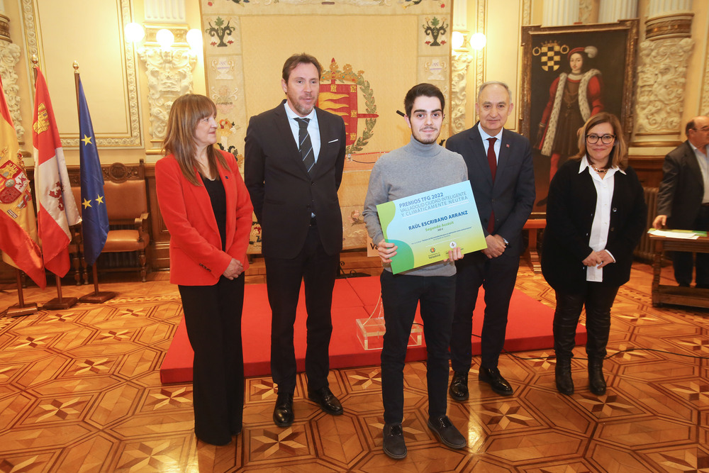 Presentación del acuerdo de la UVa con el Ayuntamiento de Valladolid para la retención y atracción de talento y entrega de los premios de los TFG y TFM  / UNIVERSIDAD DE VALLADOLID