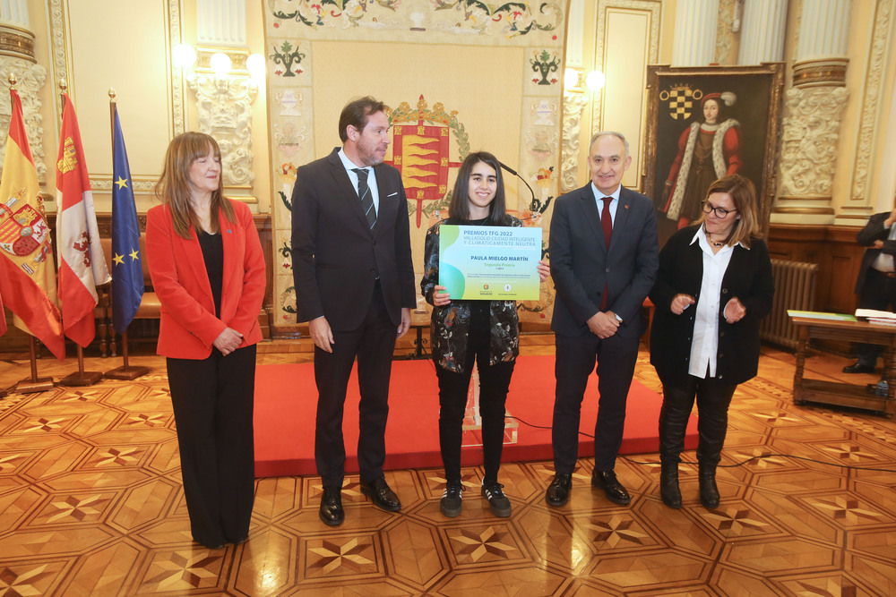 Presentación del acuerdo de la UVa con el Ayuntamiento de Valladolid para la retención y atracción de talento y entrega de los premios de los TFG y TFM  / UNIVERSIDAD DE VALLADOLID