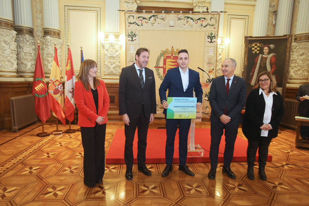 Presentación del acuerdo de la UVa con el Ayuntamiento de Valladolid para la retención y atracción de talento y entrega de los premios de los TFG y TFM  / UNIVERSIDAD DE VALLADOLID