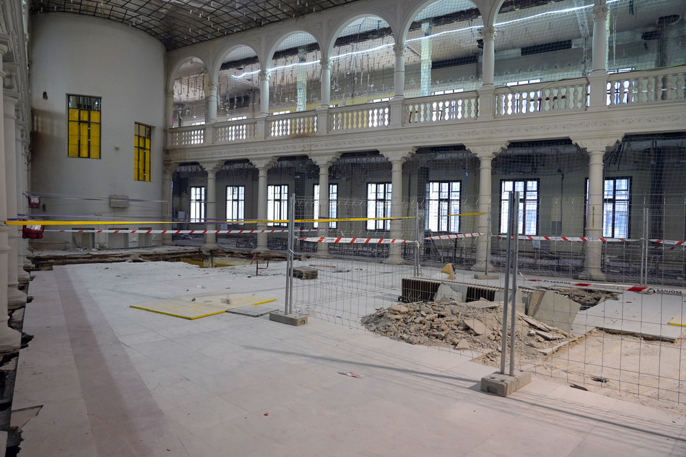 Los consejeros Carlos Fernández Carriedo y Jesús Julio Carnero visitan las obras de rehabilitación de la antigua sede de Hacienda de Valladolid.