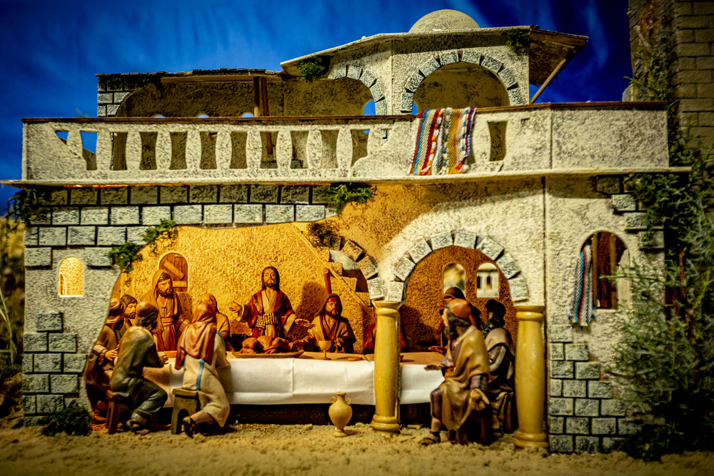 La familia Trebolle Liz representa la Pasión de Jesús en la iglesia de San Lorenzo  / JONATHAN TAJES