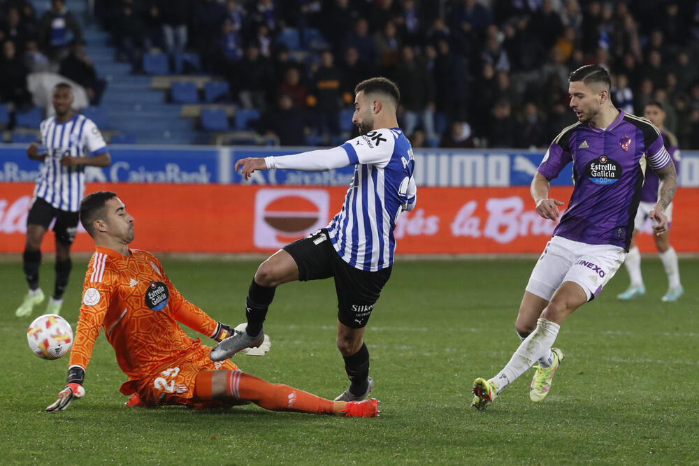 Imagen del Alavés-Real Valladolid de Copa del Rey.  / EFE