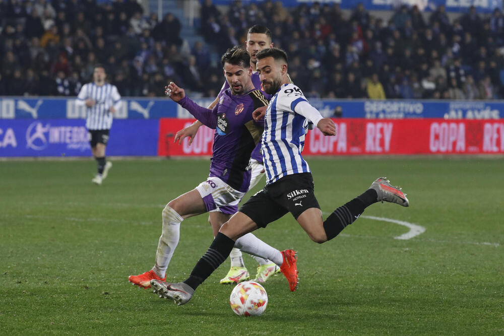 Imagen del Alavés-Real Valladolid de Copa del Rey.  / EFE