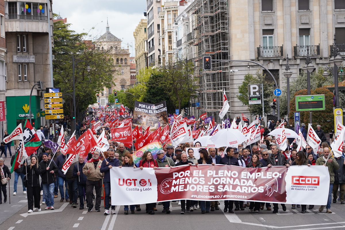 Manifestación del 1 de mayo en Valladolid.  / MIRIAM CHACÓN ICAL