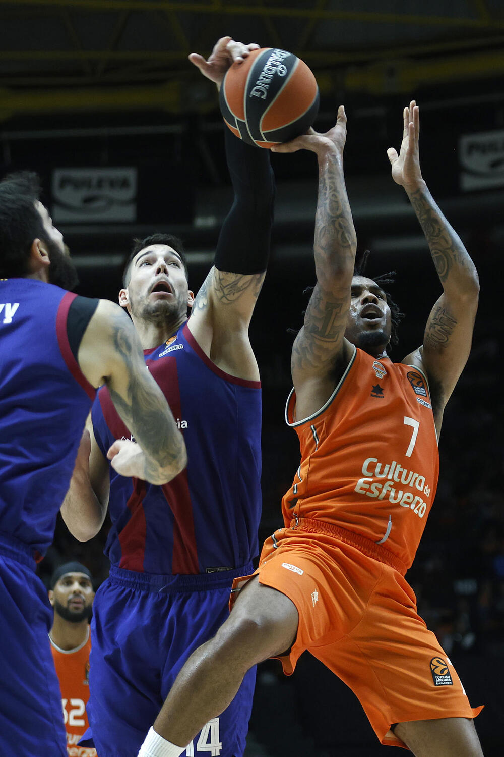 Ricky Rubio guía al Barça en La Fonteta