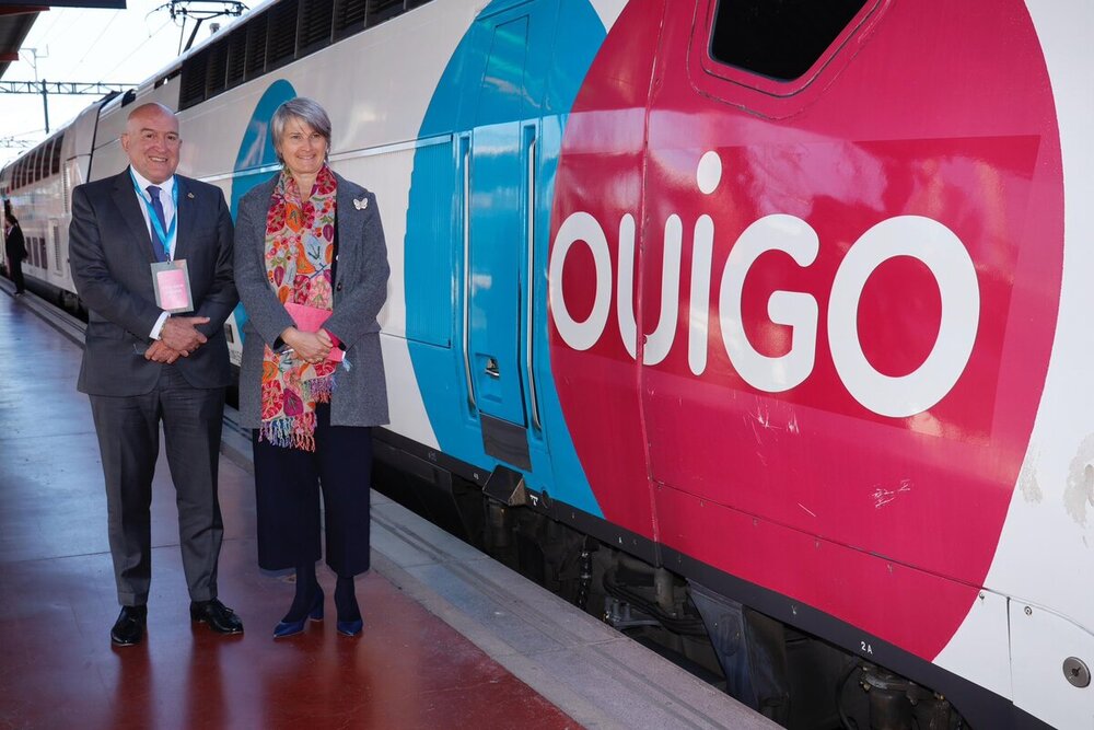 El primer tren Ouigo de la línea Madrid - Valladolid.