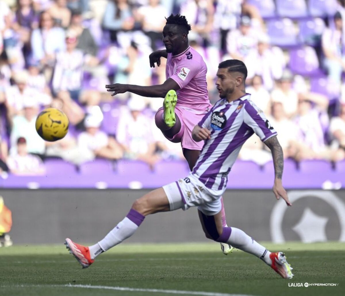 Partido entre el Real Valladolid y el CD Eldense.