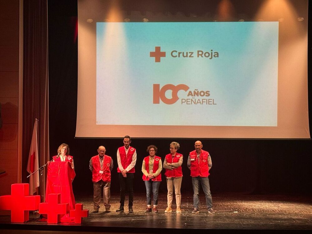 Imágenes de la celebración de la gala conmemorativa de Cruz Roja en Peñafiel en su primer centenario de labor humanitaria.