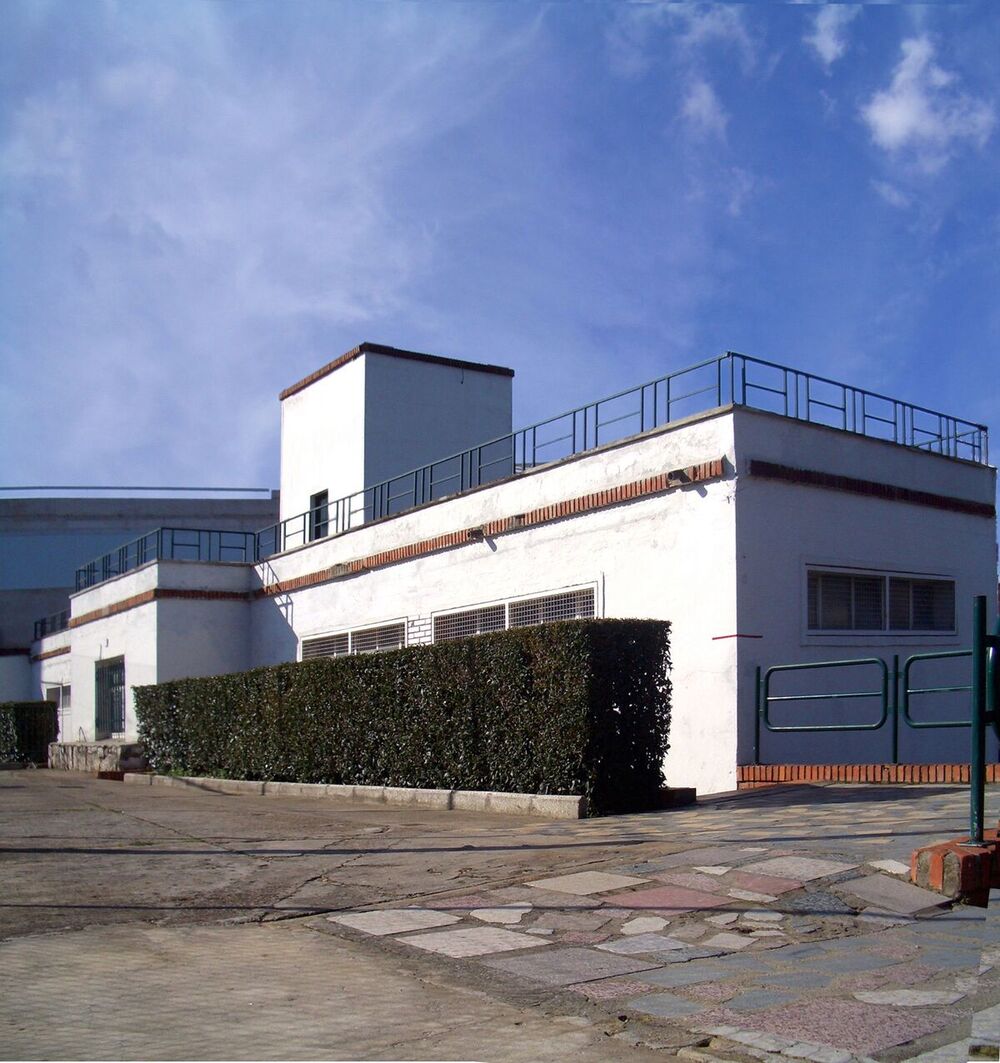 Las viviendas y oficinas de Caja España, el colegio Juan XXIII y el complejo deportivo Juan de Austria optan a la placa Docomomo que otorga el COAVA.