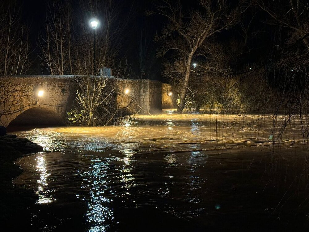 Las crecidas de ríos dejan inundaciones y desalojos en Viana