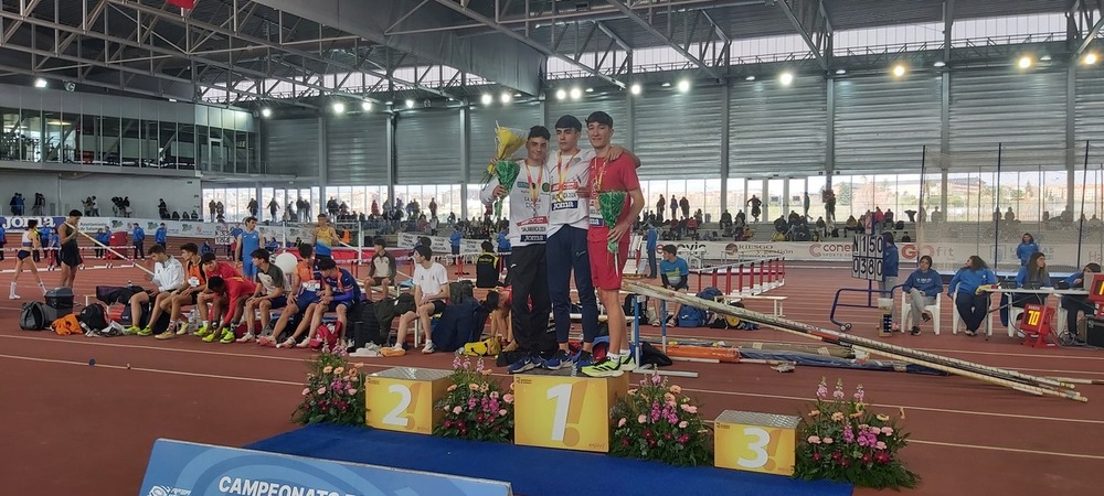 Roberto Cabrera, bronce en los 200 metros en el Nacional sub 20 de atletismo.