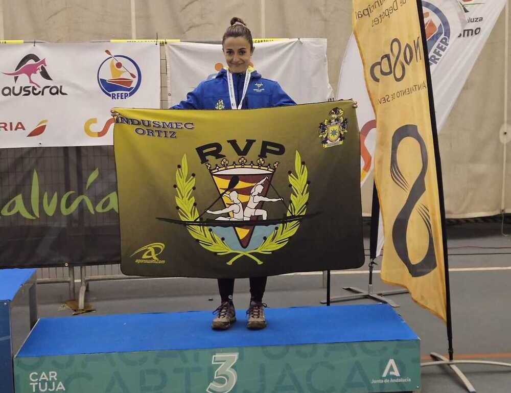 Laura Blasco, del Racing Valladolid, bronce en categoría máster en el Campeonato de España de invierno de piragüismo.