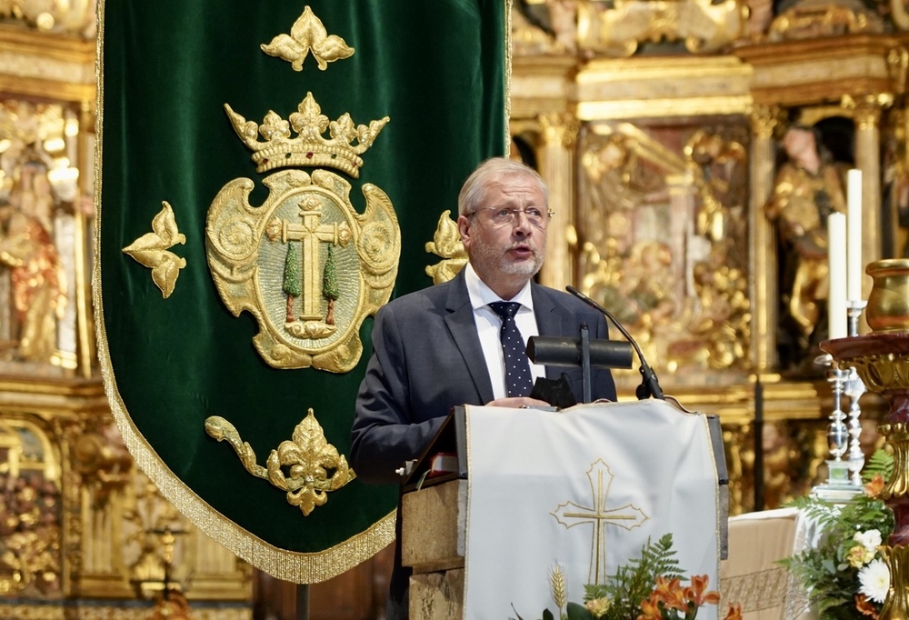 Ofrecimiento de los Dolores de Valladolid a la Virgen a cargo del periodista y director de Cope Castilla y León, Luis Jaramillo, en 2022.