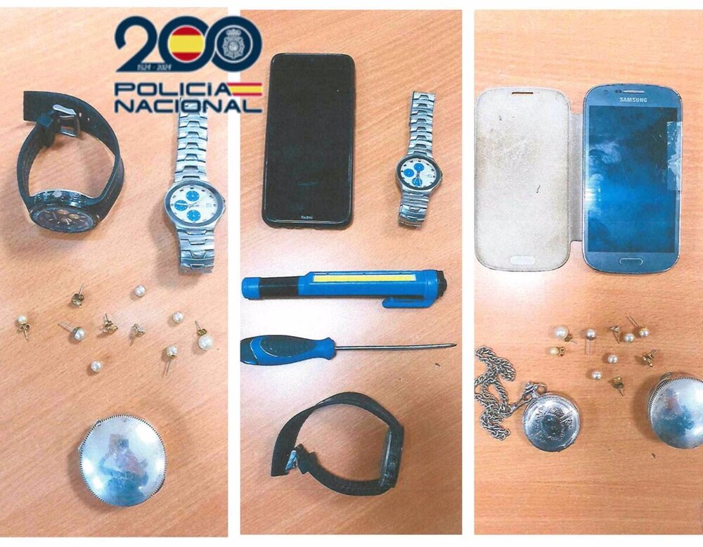 Joyas y teléfonos que había sustraído el individuo detenido en Valladolid.edificio de la calle Goya