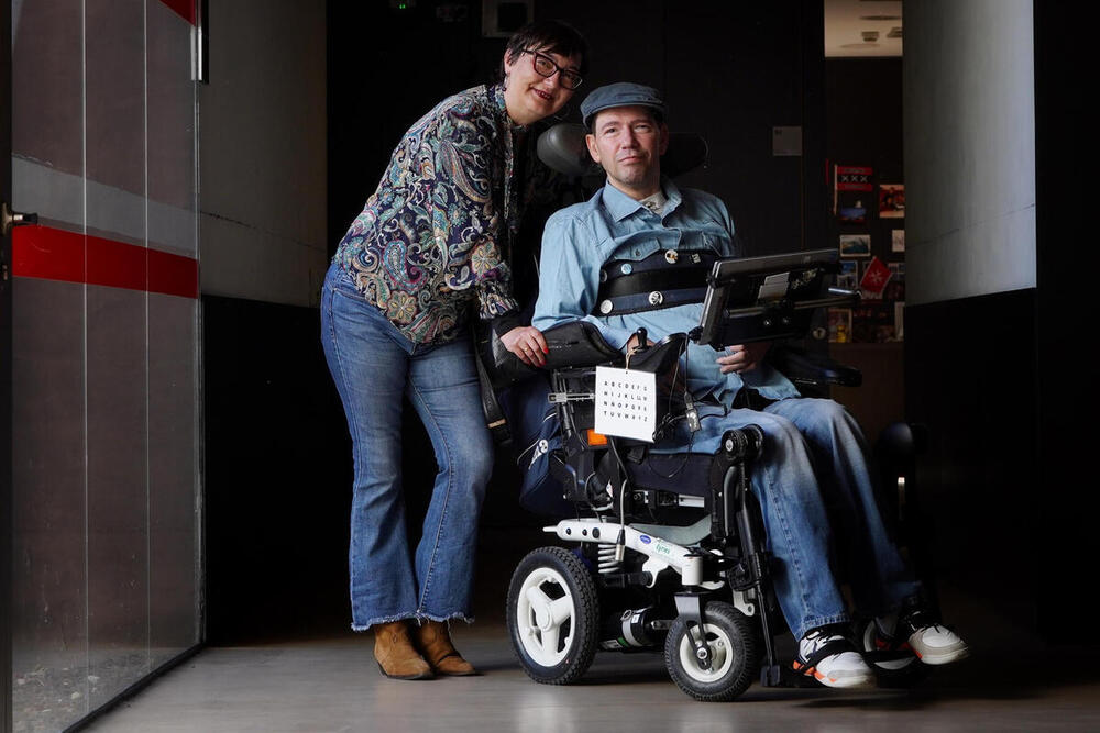 Charlie y Puri, 25 años de miradas compartidas para enfrentar el síndrome de cautiverio.