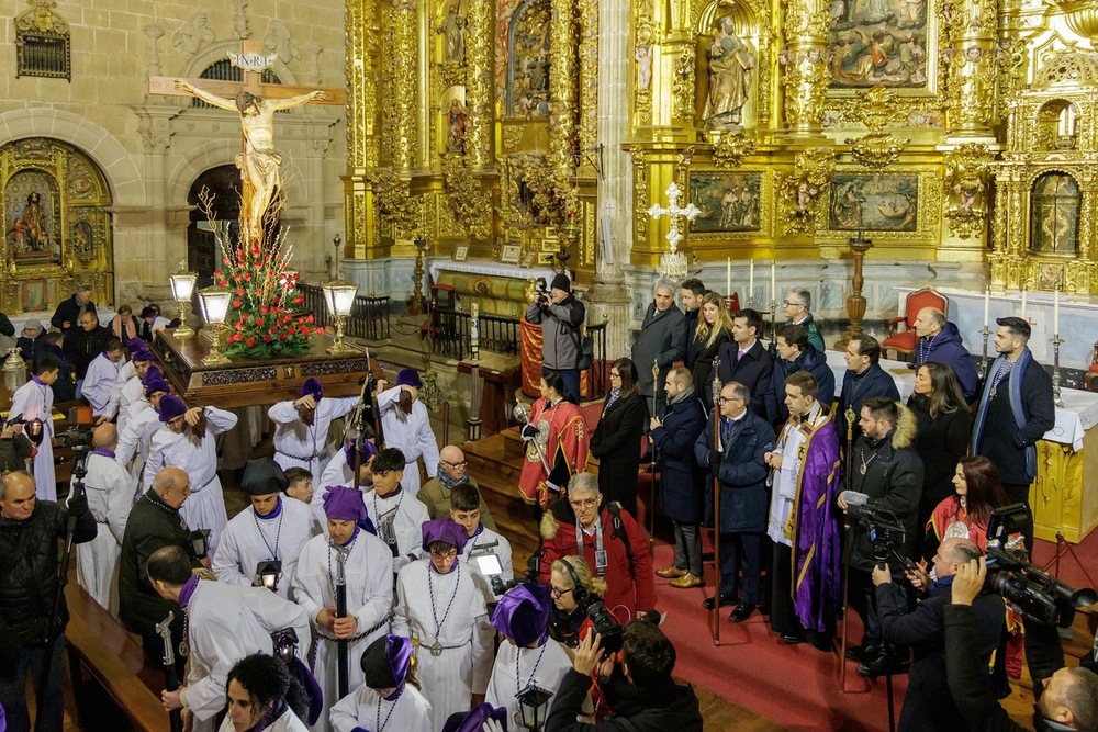 Mañueco conoce la Semana Santa de Medina de Rioseco