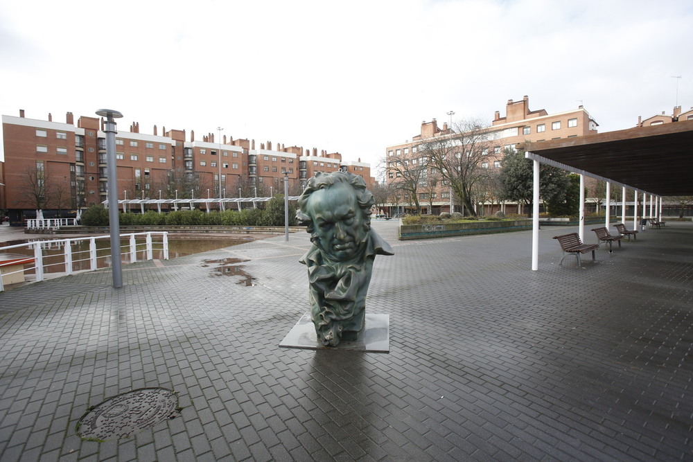 Valladolid instala ocho réplicas gigantes del 'cabezón' de los premios Goya